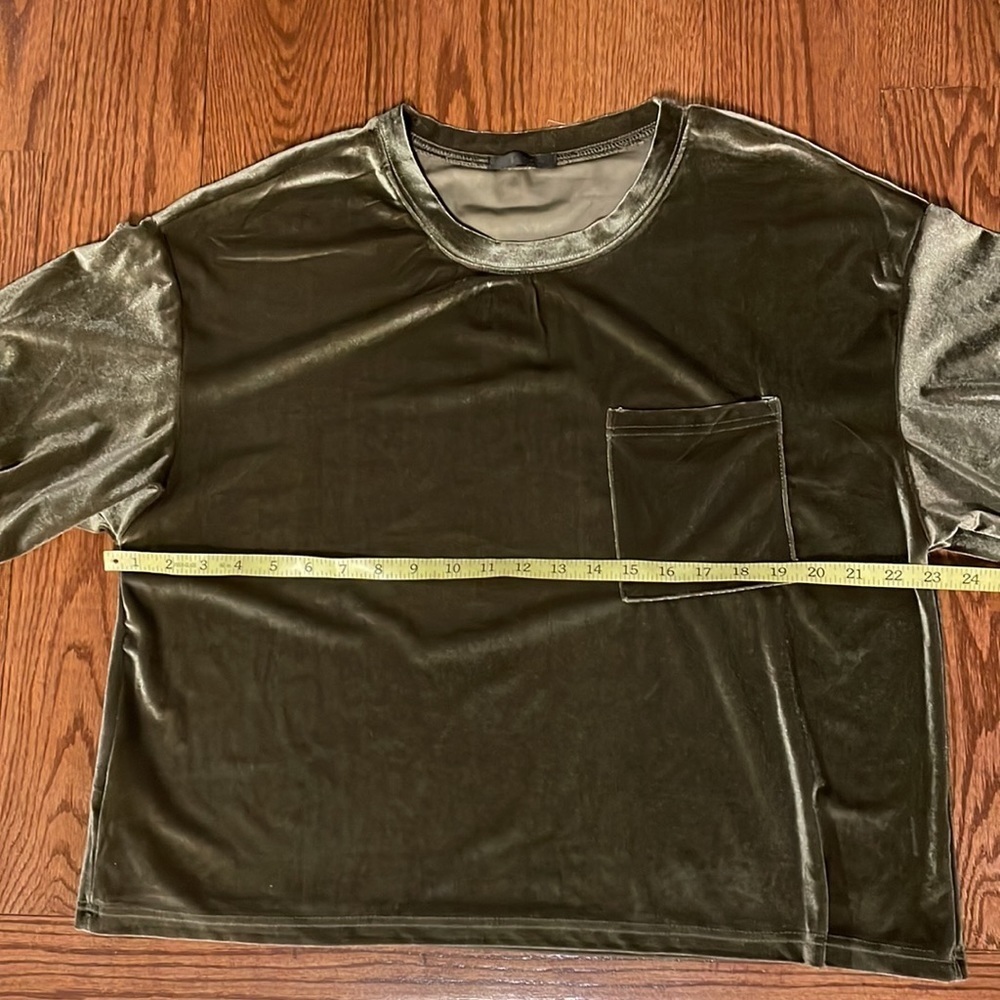 KLD Women’s Velvet Oversized drop sleeve Top. Olive green size Large - Picture 6 of 8